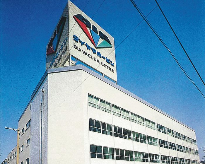 1965年竣工の本社ビル