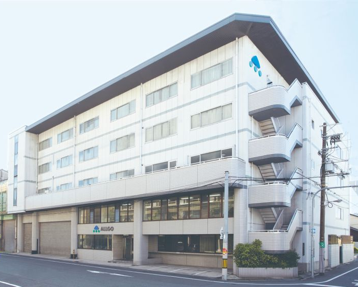 1988年竣工の現本社
